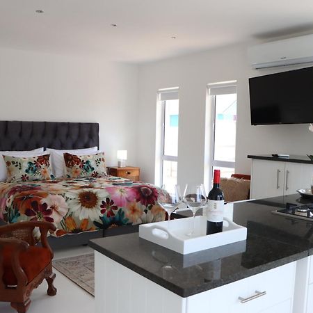 Nivenia Beach House Bettys Bay Exterior photo