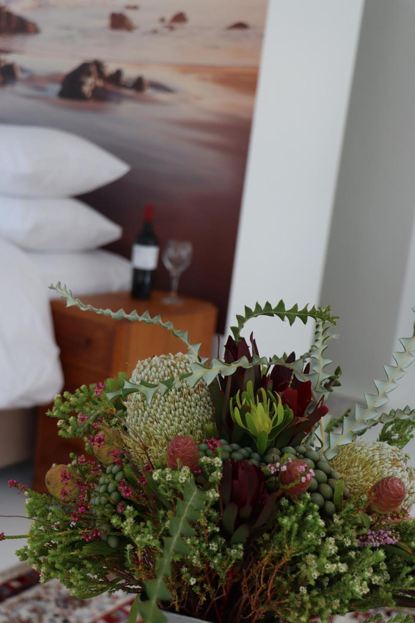 Nivenia Beach House Bettys Bay Exterior photo
