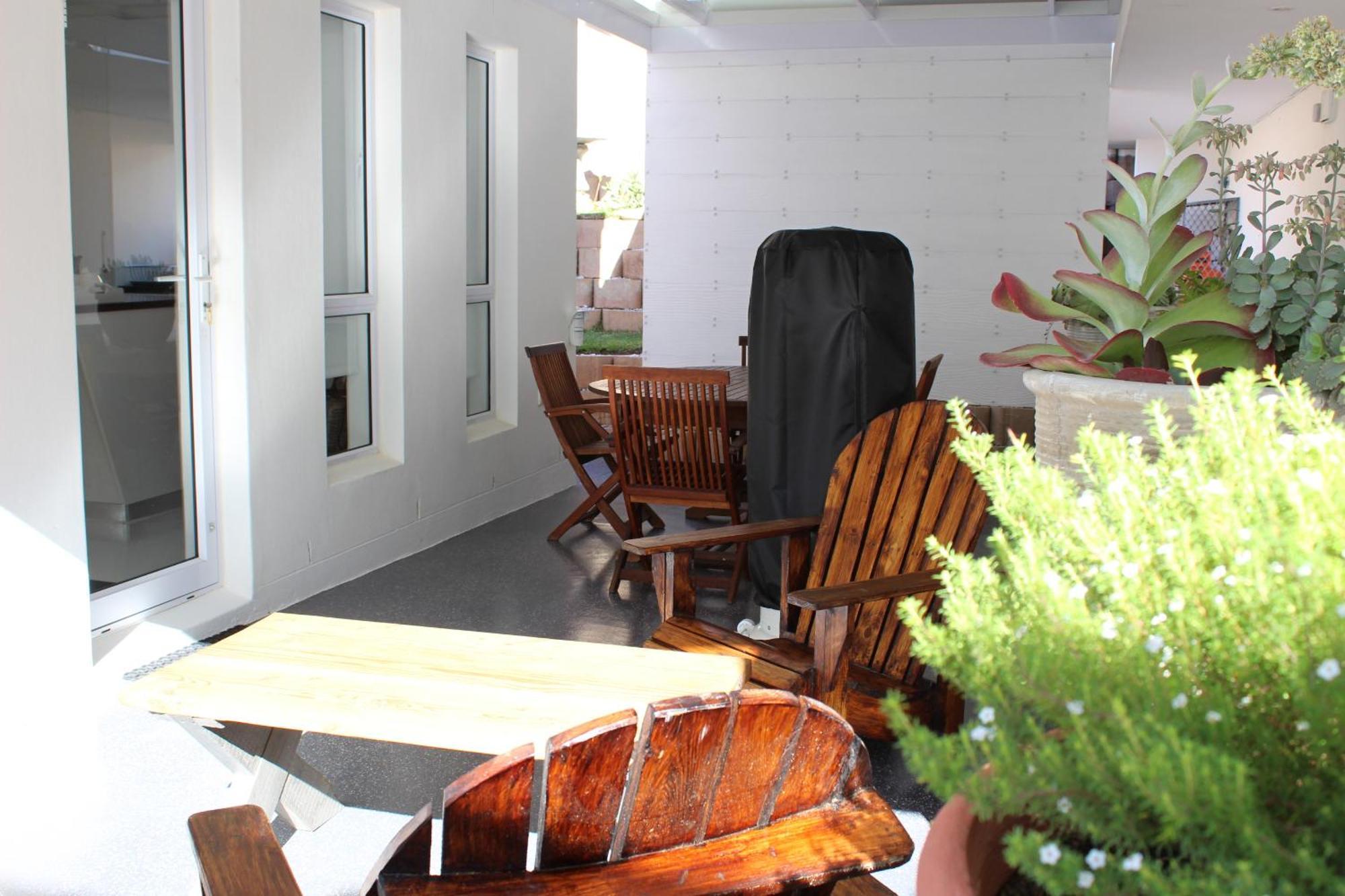 Nivenia Beach House Bettys Bay Exterior photo