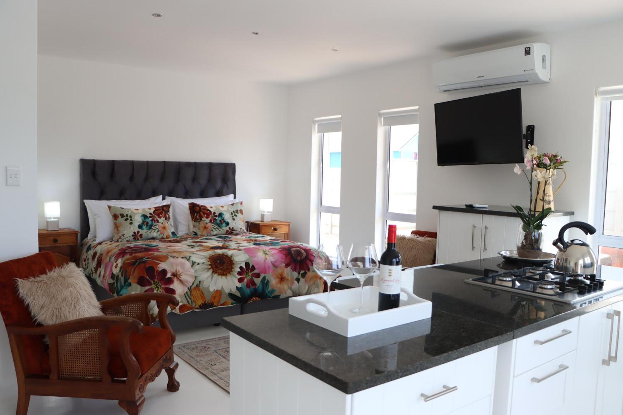 Nivenia Beach House Bettys Bay Exterior photo